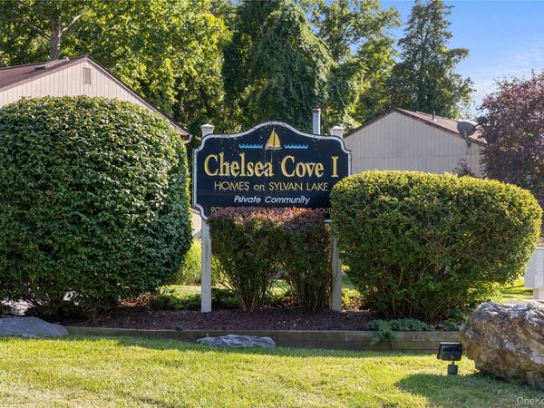 1105 Chelsea Cove S, Hopewell Junction, NY 12533