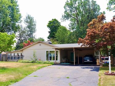 714 Country Club Lane, Flint, Mi 48507