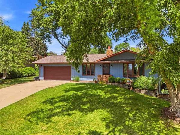 903 K Ave, Kalona, IA 52247