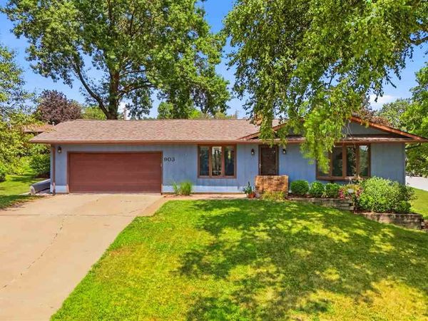903 K Ave, Kalona, IA 52247