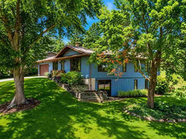 903 K Ave, Kalona, IA 52247
