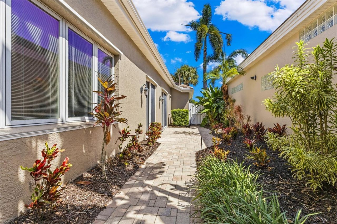 8762 52nd Avenue E, Bradenton, FL 34211 Photo