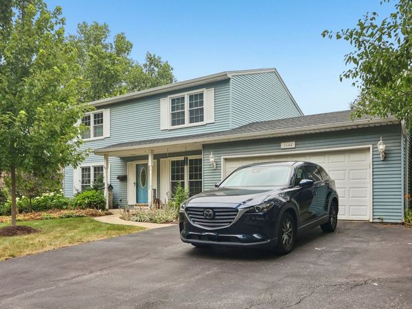 1644 Swallow Street , Naperville, IL 60565