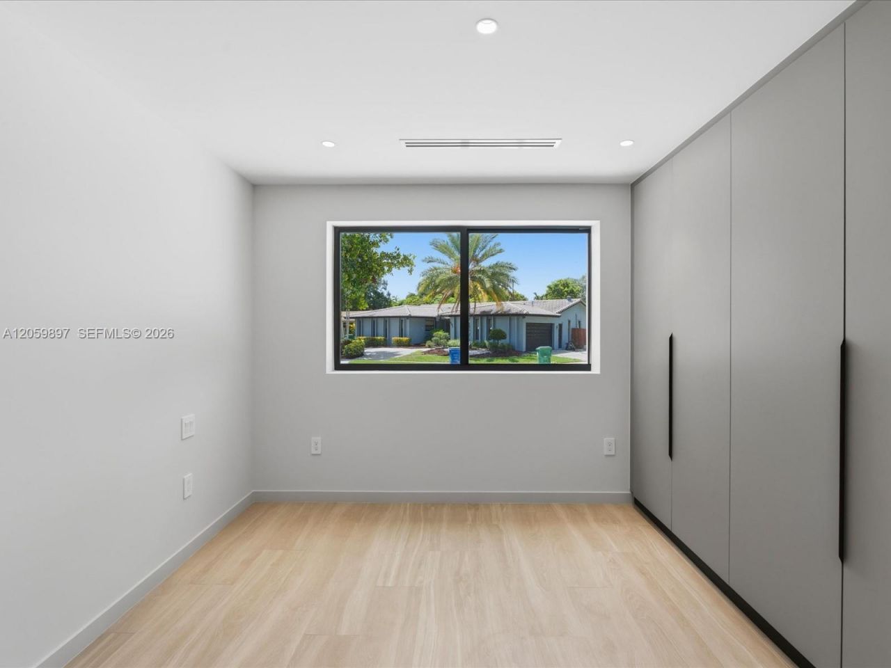 20001 NE 25th Ave , Miami, FL 33180 Photo