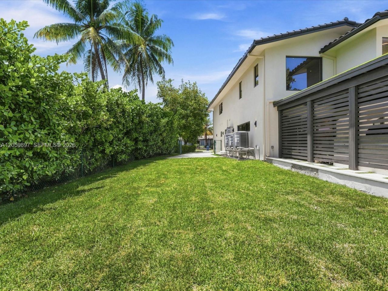 20001 NE 25th Ave , Miami, FL 33180 Photo