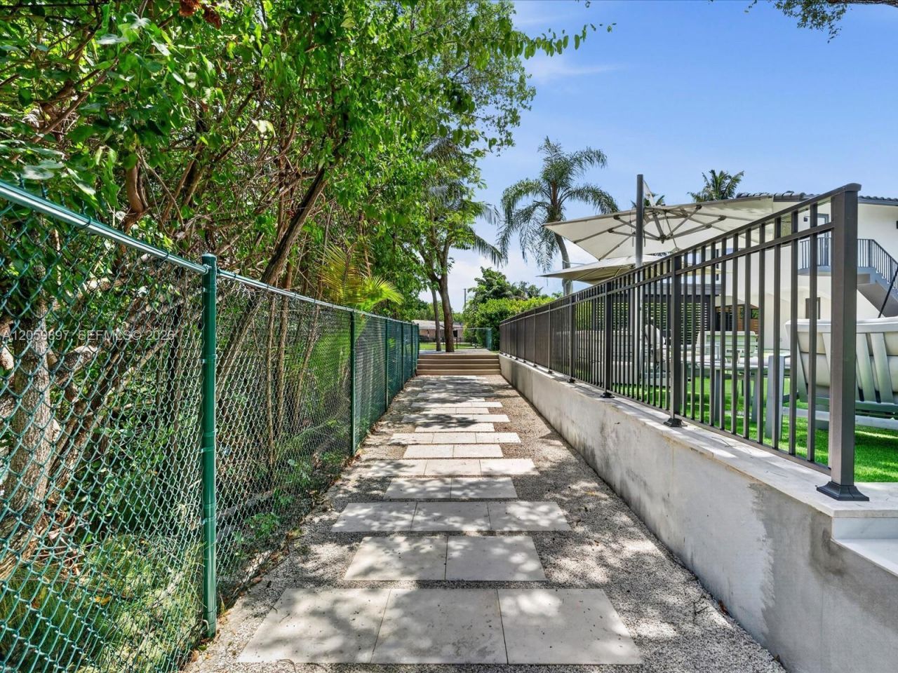20001 NE 25th Ave , Miami, FL 33180 Photo