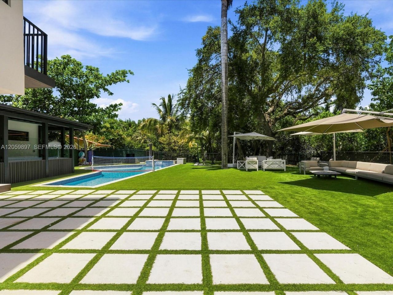 20001 NE 25th Ave , Miami, FL 33180 Photo