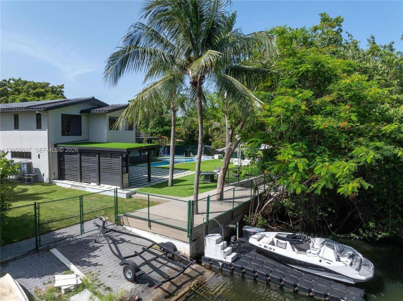 20001 NE 25th Ave , Miami, FL 33180 Photo