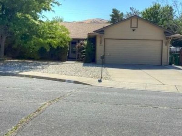 1820 Fairlie Court, Sparks, NV 89434