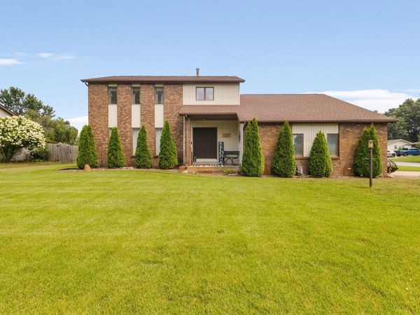 11923 Bergamot Drive, Granger, IN 46530
