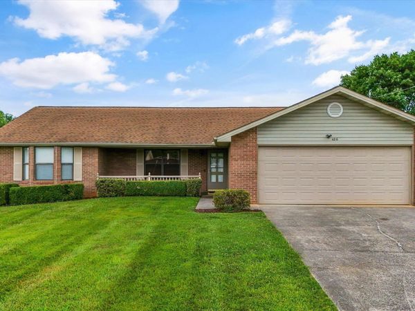 426 Woods View Circle, Kodak, TN 37764