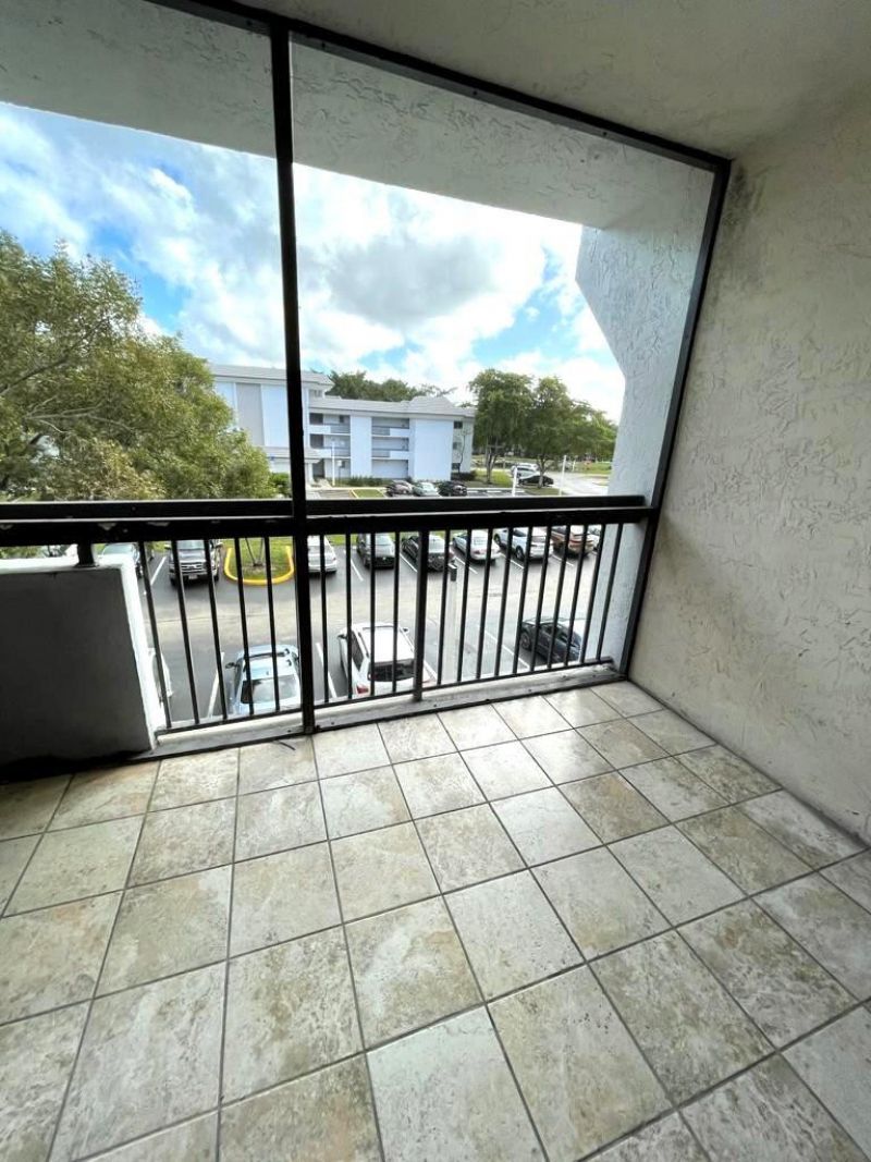 711 N Pine Island Road, Unit 305, Plantation, FL 33324 Photo
