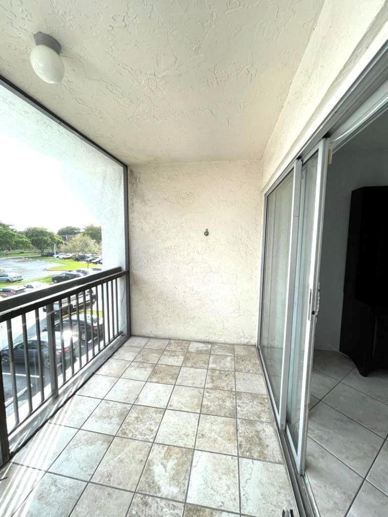 711 N Pine Island Road, Unit 305, Plantation, FL 33324 Photo