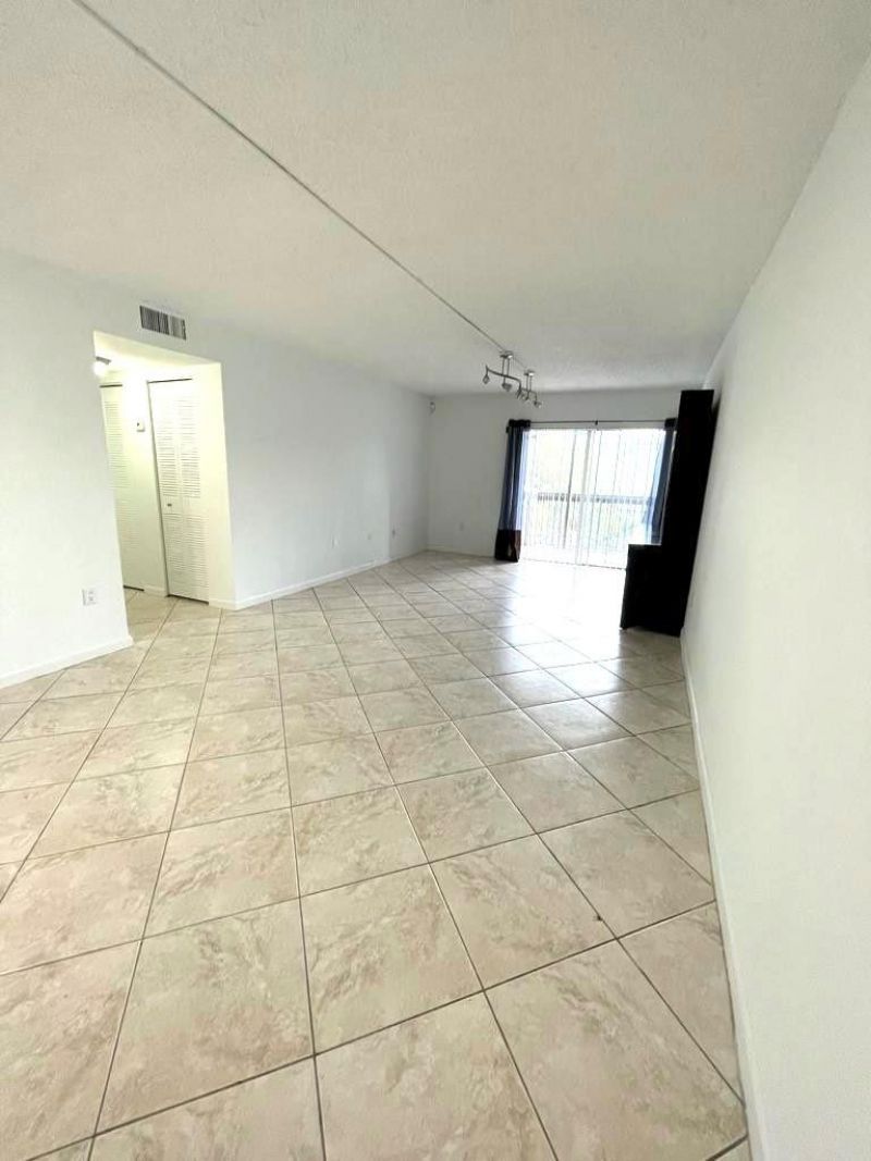 711 N Pine Island Road, Unit 305, Plantation, FL 33324 Photo