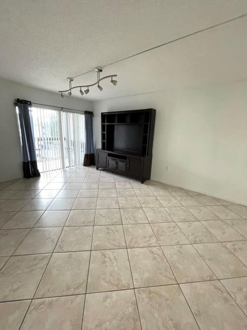 711 N Pine Island Road, Unit 305, Plantation, FL 33324 Photo