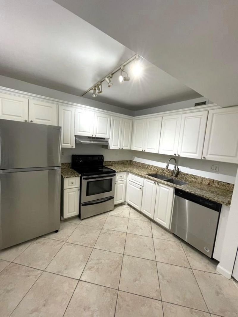711 N Pine Island Road, Unit 305, Plantation, FL 33324 Photo