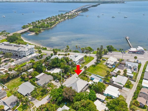 1790 NE MANGO Terrace, Jensen Beach, FL 34957