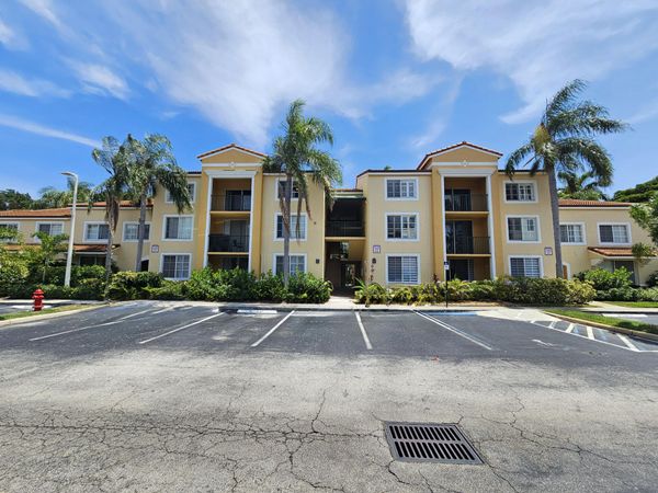 140 Yacht Club Way, Unit 305, Hypoluxo, FL 33462