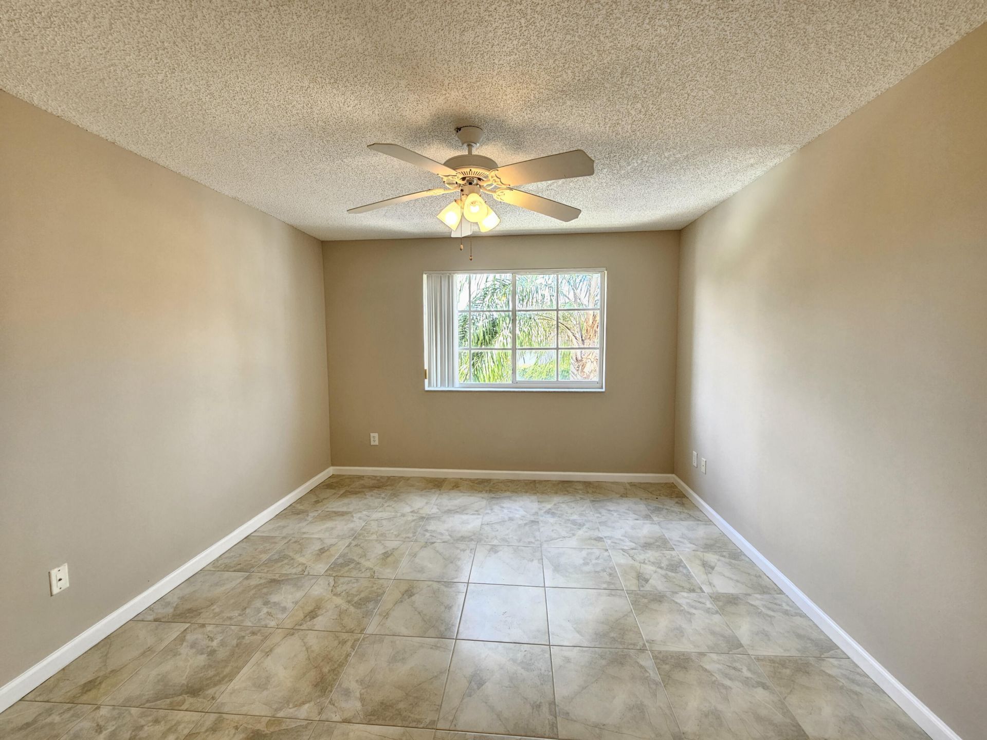 140 Yacht Club Way, Unit 305, Hypoluxo, FL 33462 Photo