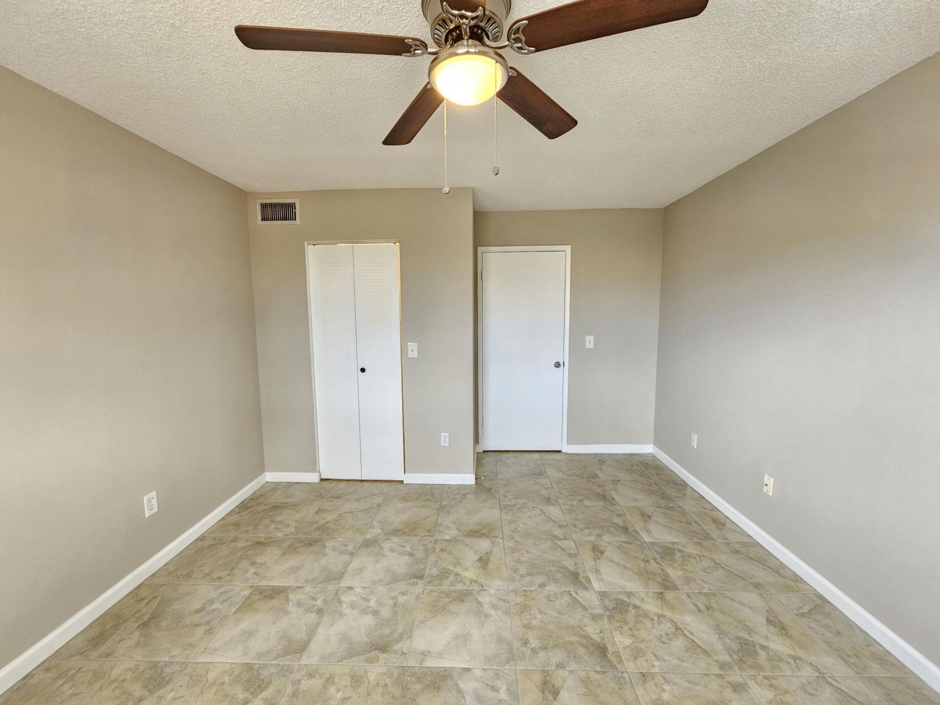 140 Yacht Club Way, Unit 305, Hypoluxo, FL 33462 Photo