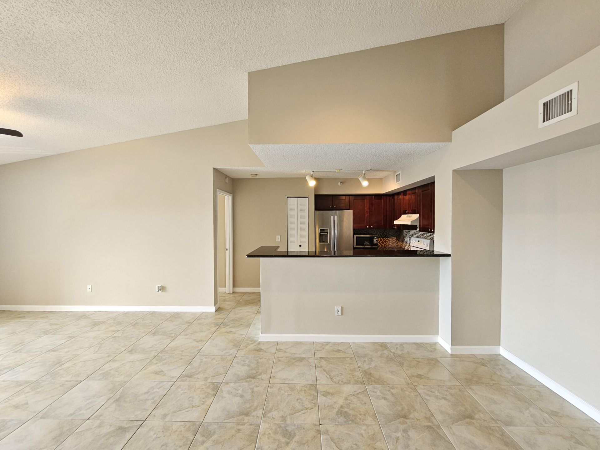 140 Yacht Club Way, Unit 305, Hypoluxo, FL 33462 Photo