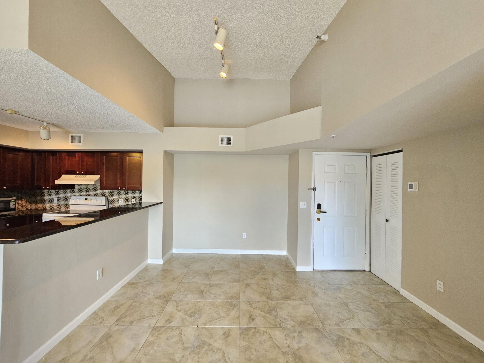 140 Yacht Club Way, Unit 305, Hypoluxo, FL 33462 Photo