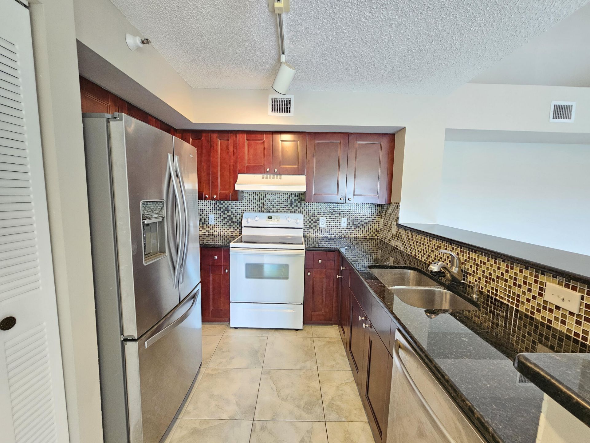 140 Yacht Club Way, Unit 305, Hypoluxo, FL 33462 Photo