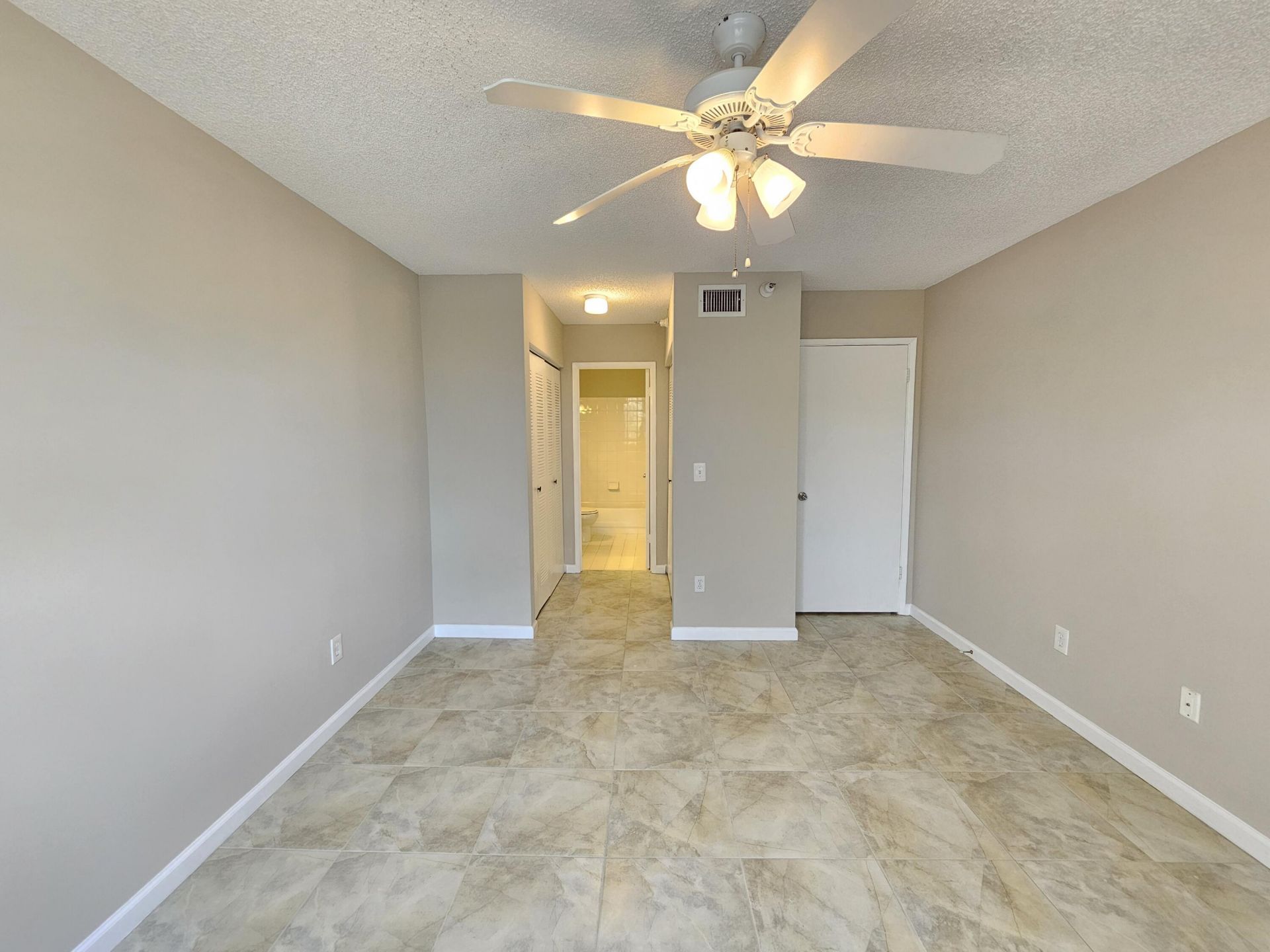 140 Yacht Club Way, Unit 305, Hypoluxo, FL 33462 Photo