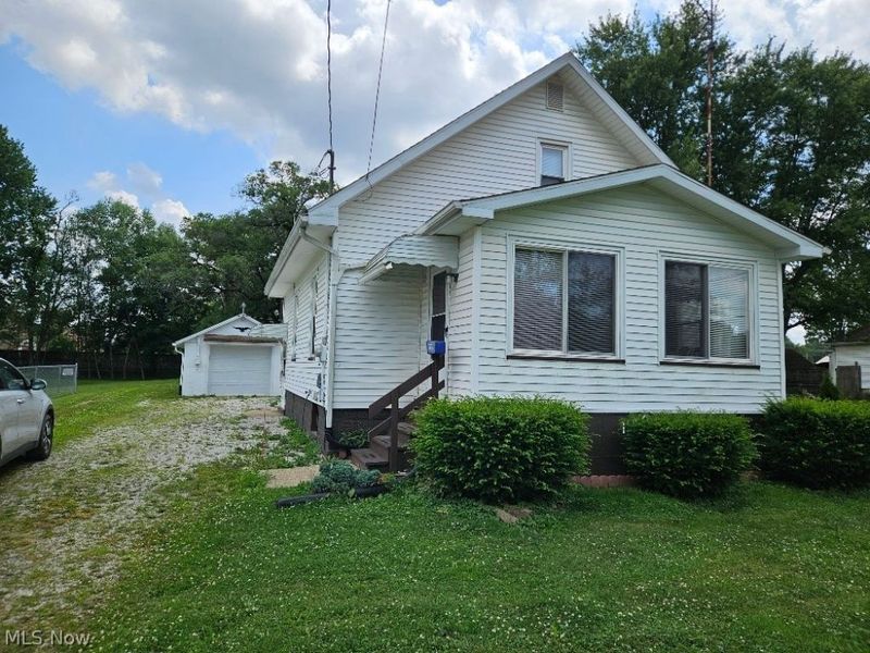 14960 Elmside Street NE, Alliance, OH 44601 Photo 1