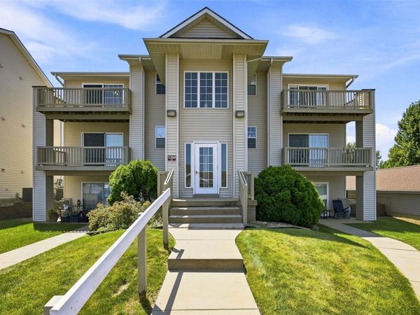 1280 44th St , Unit E, Marion, IA 52302