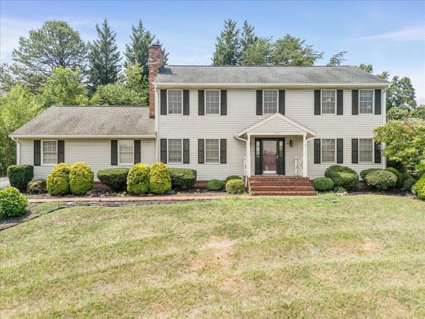 176 McIntosh RD, Roanoke, VA 24019