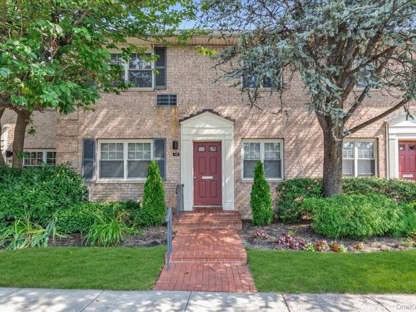 415 Merrick Road, Unit 1L, Rockville Centre, NY 11570