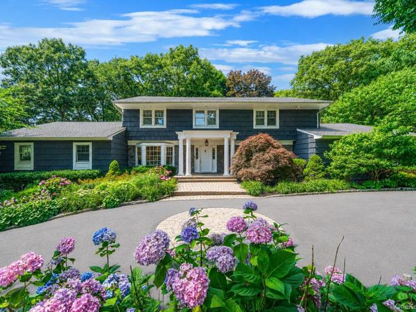 1 Winston Court , Dix Hills, NY 11746