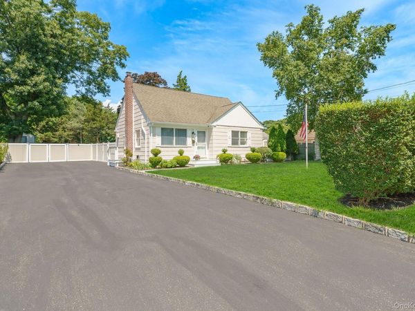 60 Hubbard Avenue, Riverhead, NY 11901
