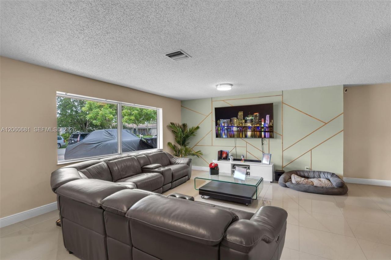 11311 NW 23rd St, Pembroke Pines, FL 33026 Photo