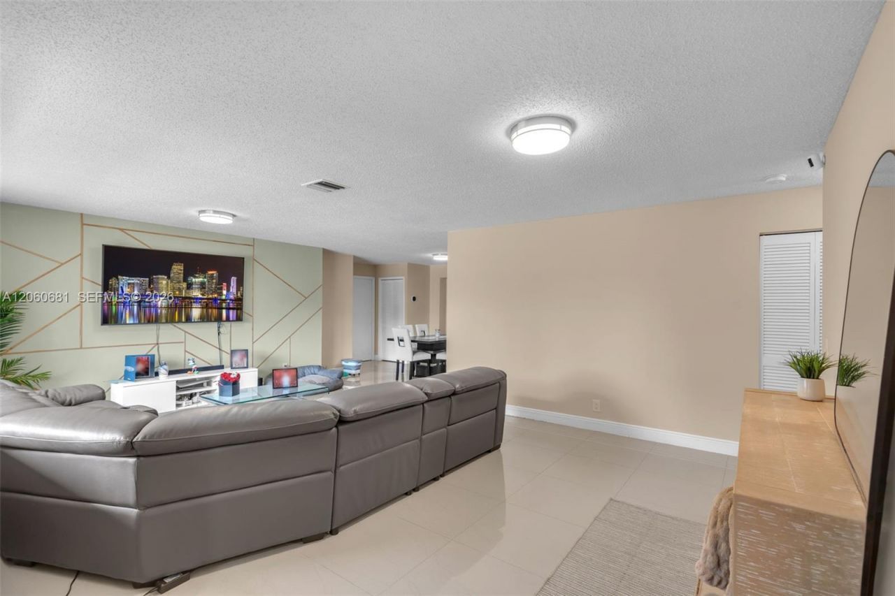 11311 NW 23rd St, Pembroke Pines, FL 33026 Photo