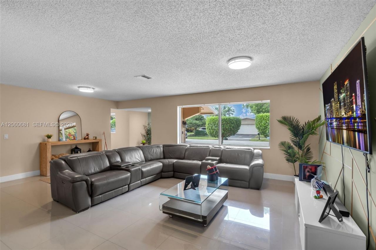 11311 NW 23rd St, Pembroke Pines, FL 33026 Photo