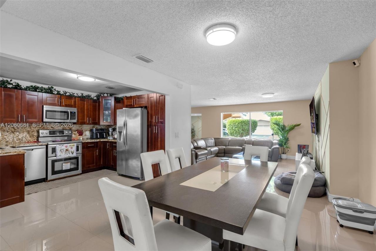 11311 NW 23rd St, Pembroke Pines, FL 33026 Photo