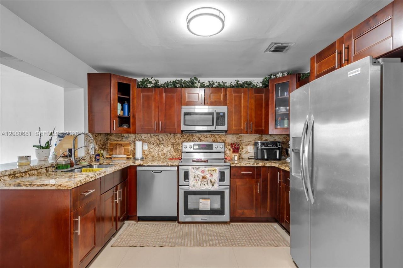 11311 NW 23rd St, Pembroke Pines, FL 33026 Photo