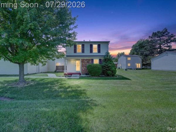 2824 Roundtree Drive, Troy, MI 48083