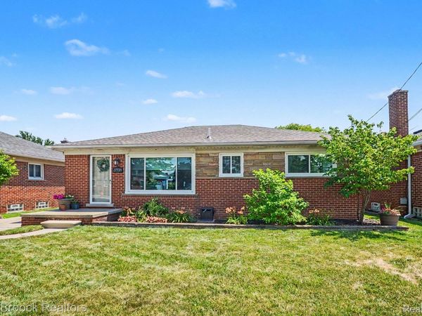 27720 Jefferson Avenue, St Clair Shores, Mi 48081