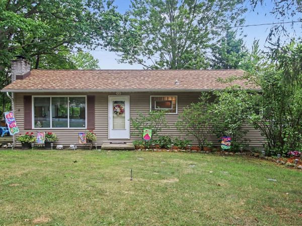 45713 E Peninsula Drive E, Grand Junction, MI 49056
