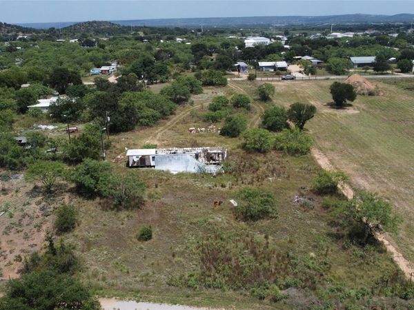1208 Eula LN, Kingsland, TX 78639