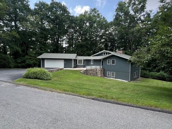 243 West Locust, BECKLEY, WV 25801