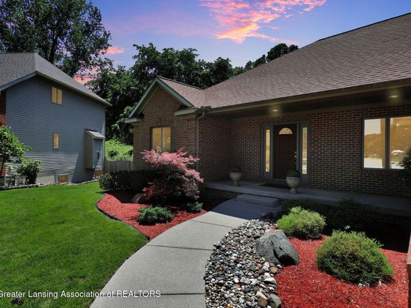 1703 Sunnydale , Lansing, MI 48917