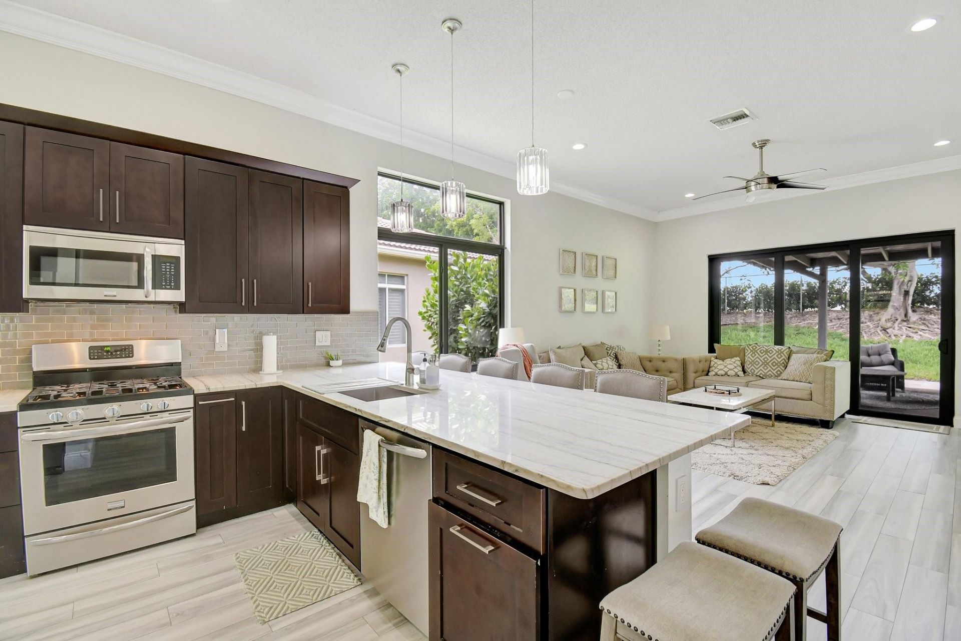 6041 SW 195th Avenue, Pembroke Pines, FL 33332 Photo