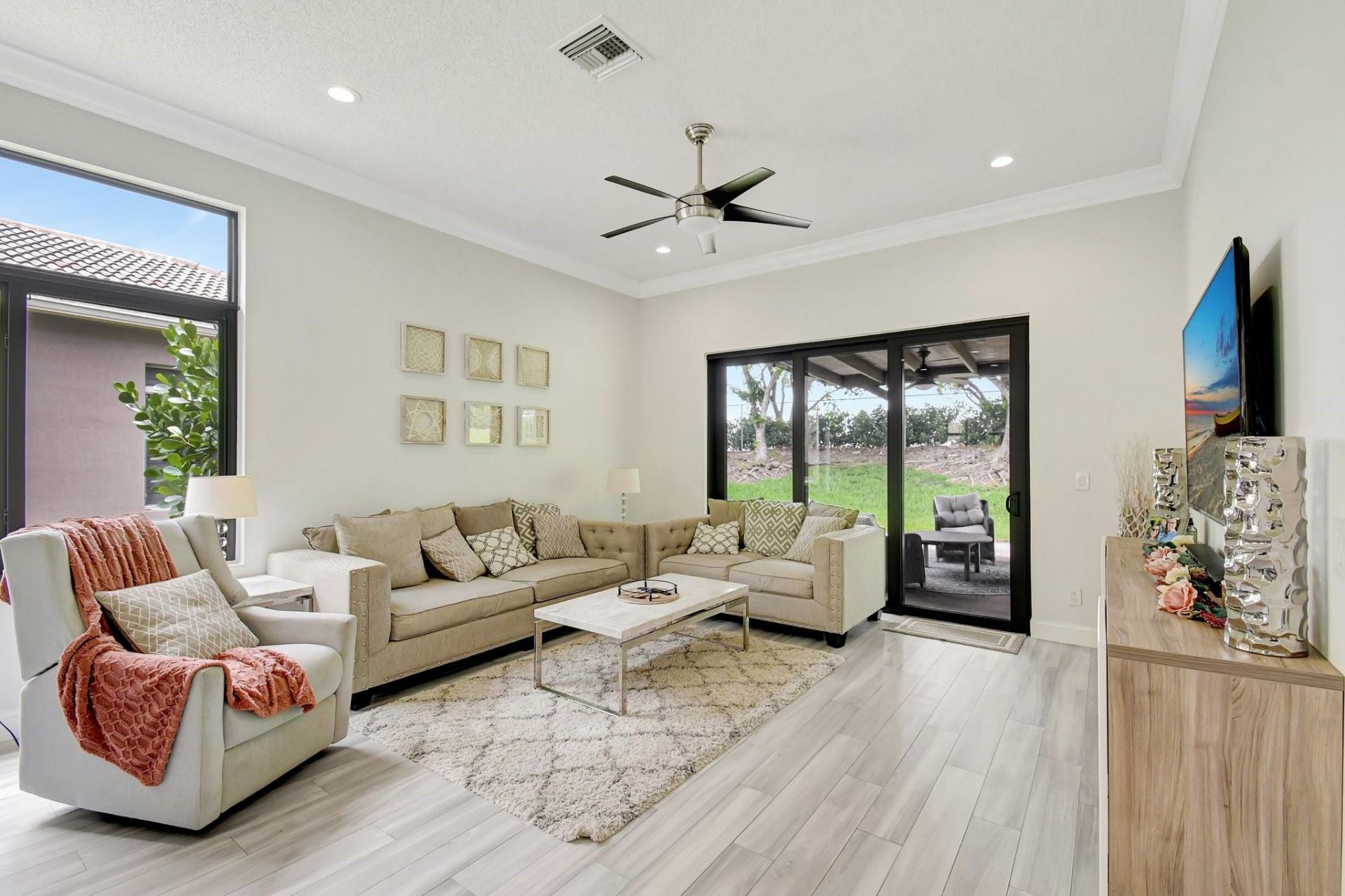6041 SW 195th Avenue, Pembroke Pines, FL 33332 Photo