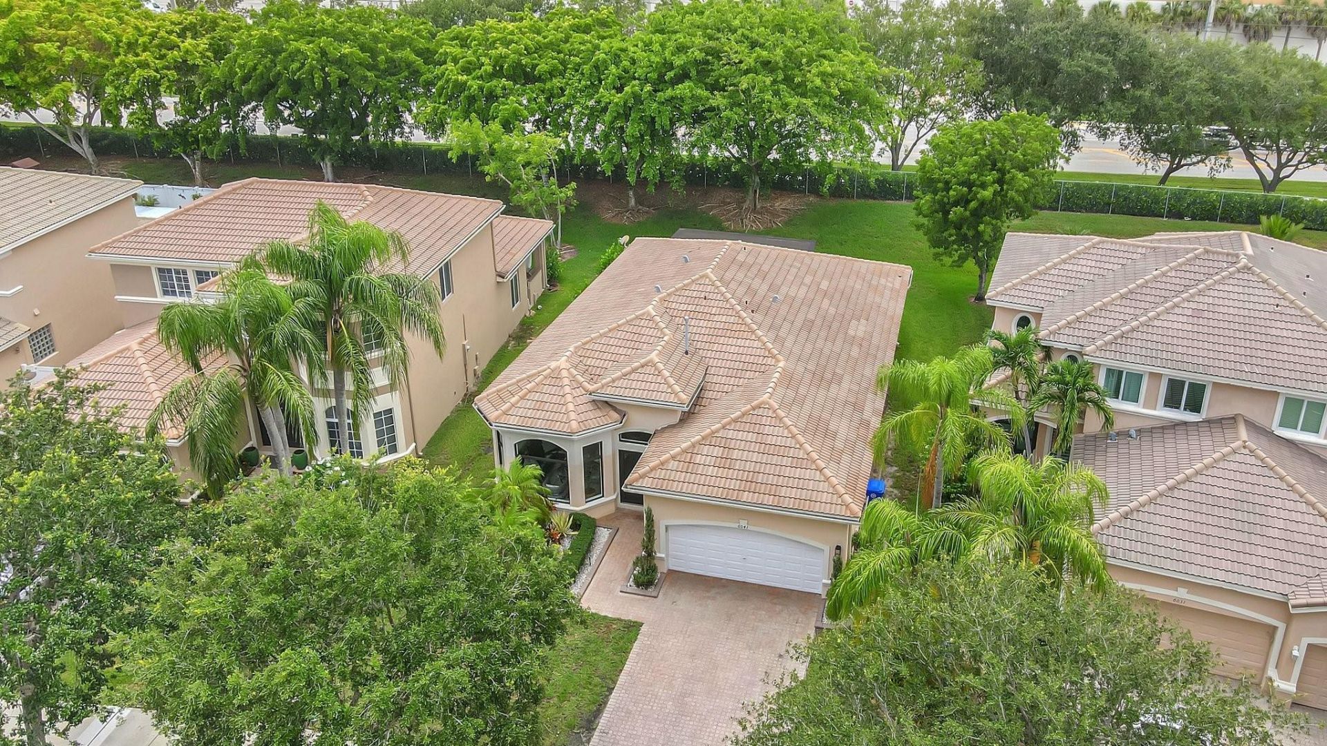 6041 SW 195th Avenue, Pembroke Pines, FL 33332 Photo