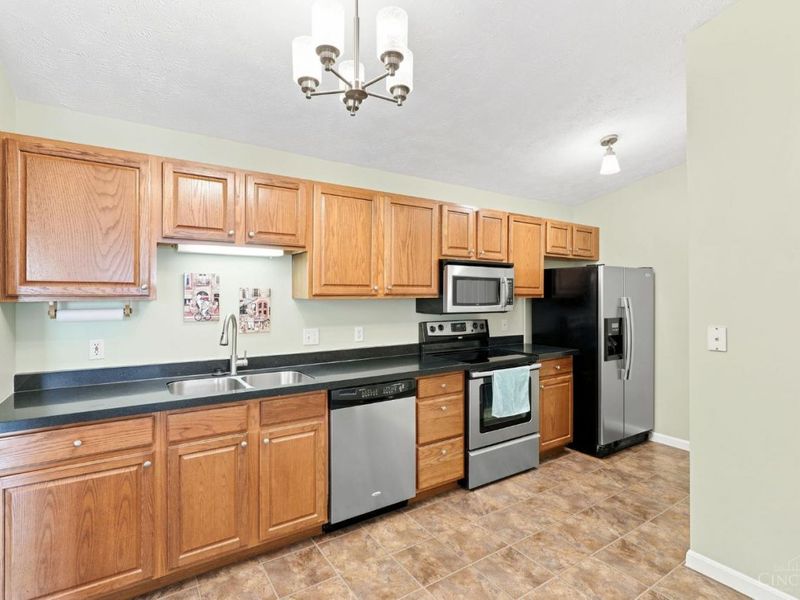 8512 Breezewood Court, West Chester, OH 45069 Photo 12