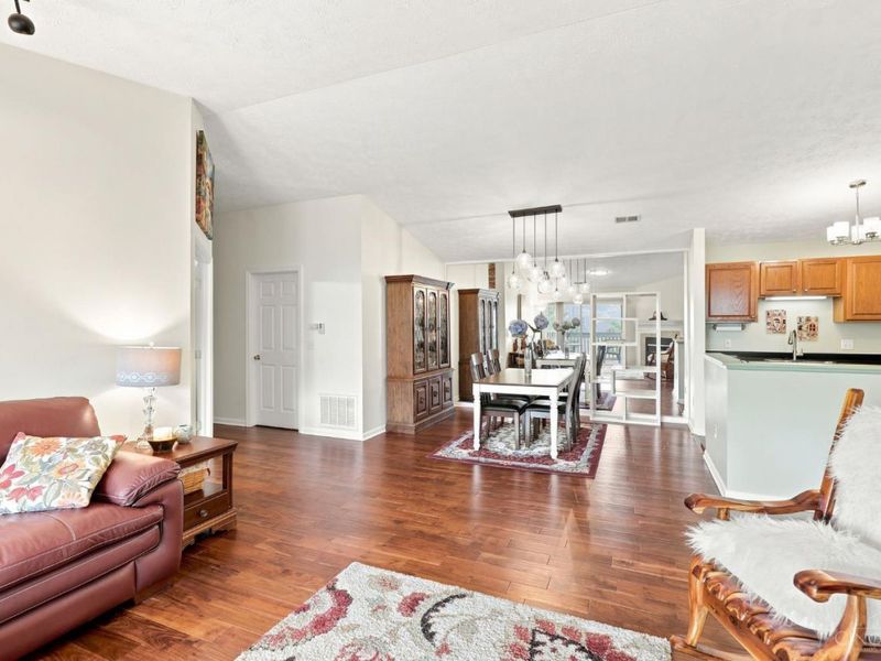 8512 Breezewood Court, West Chester, OH 45069 Photo 4